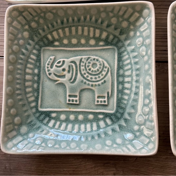 Set Of 4 Fisher Stoneware Dishes With Elephant Design 6x6 Inches - Picture 2 of 6